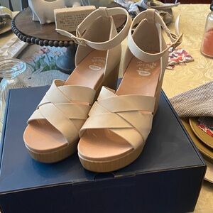 Dr. Scholl's Blissful Platform Sandal